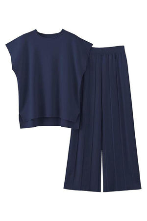 First Class Travel two-piece set navy blue pleated wide-leg pants and top for wrinkle-resistant comfortable travel wear