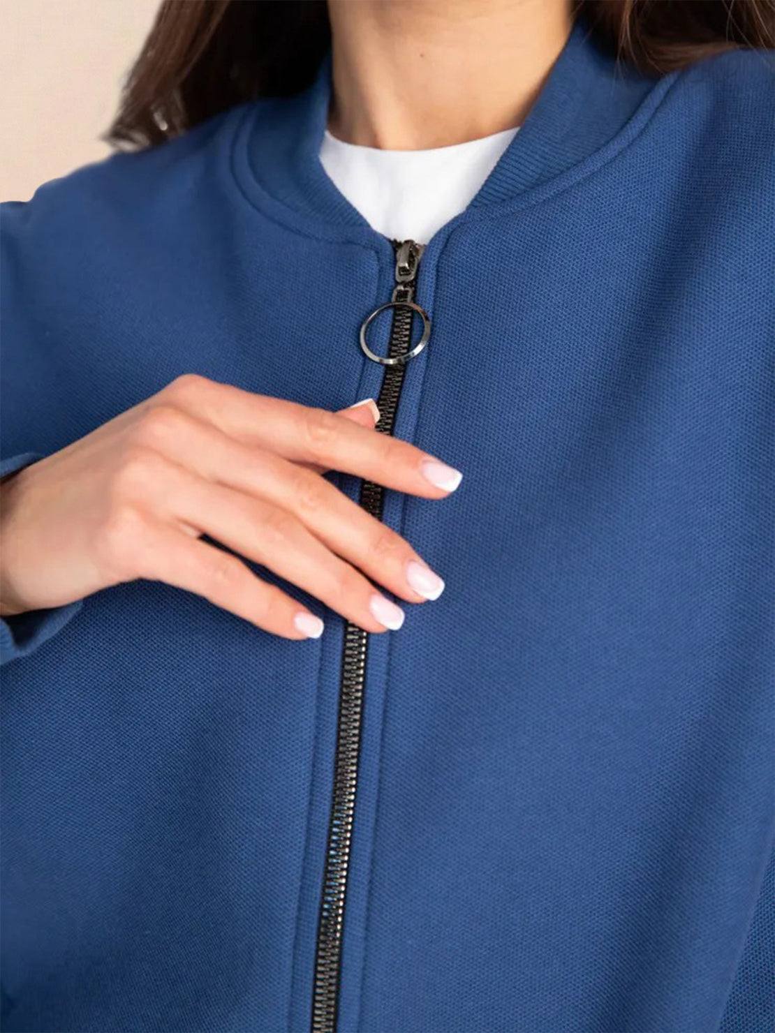 Two-piece Easy Airport Lounge Set in soft cotton-blend fabric for comfortable travel and wrinkle resistance