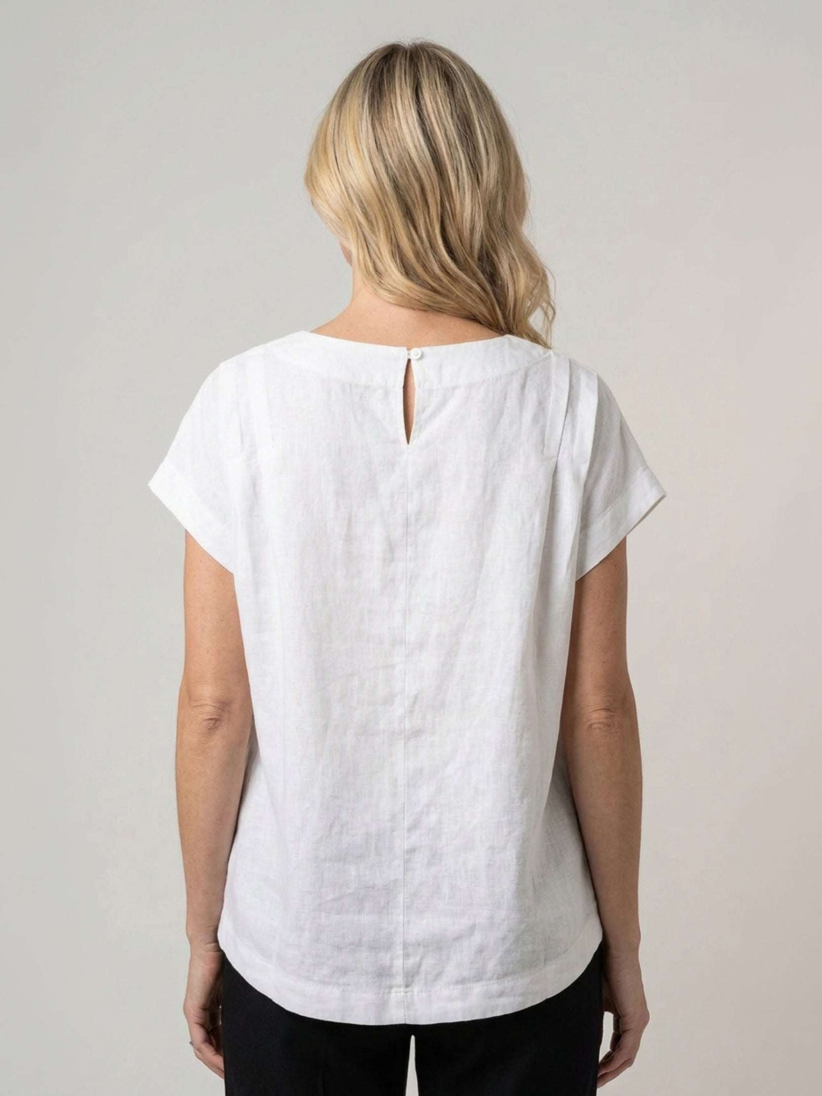 100% linen boxy cap-sleeve top with round neck and side slits