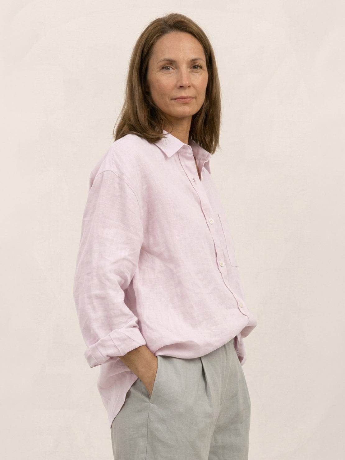 oversized 100% linen dropped-shoulder shirt with side slits and rollable cuffs