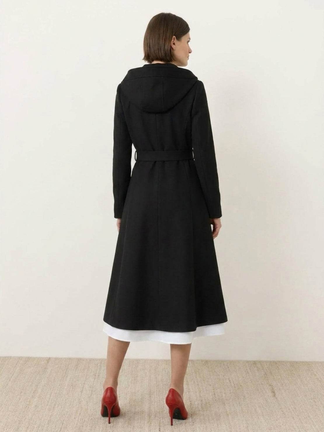 Elegant women's water-repellent A-line hooded raincoat with belted waist and insulated lining