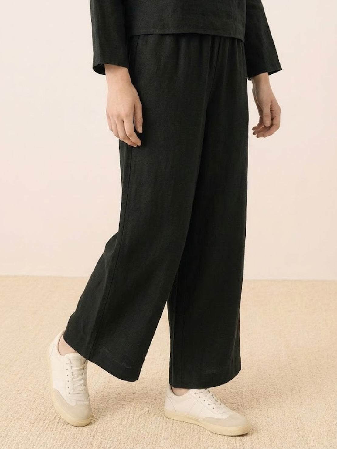 Loose solid color black wide-leg pants in breathable linen-feel fabric for comfortable casual wear