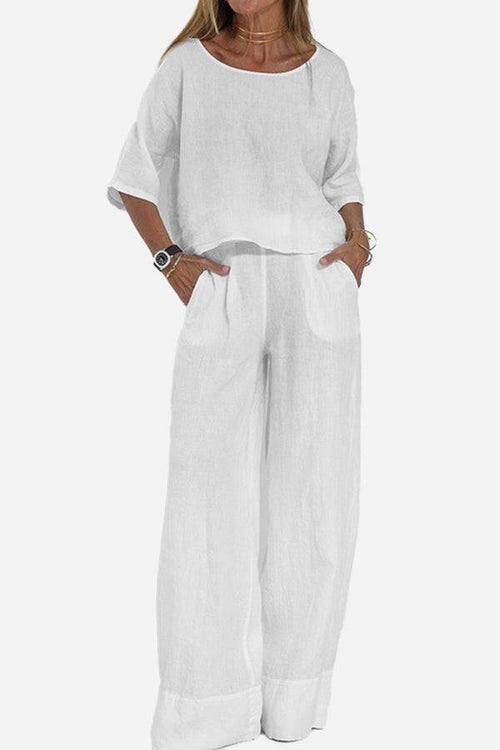 White short-sleeved pullover and wide trouser matching set with deep pockets and loose fit for casual comfort