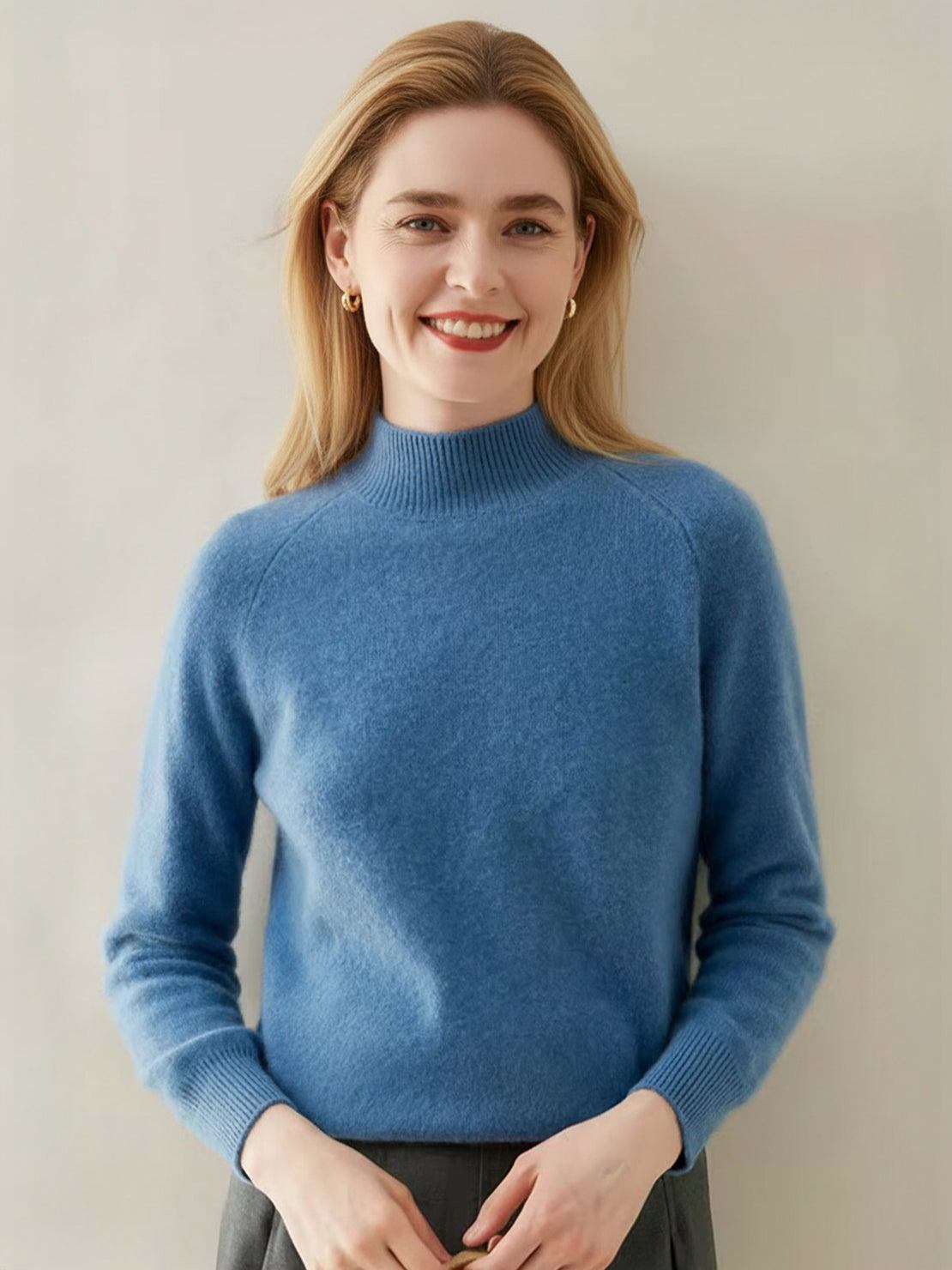Lightweight 100% Italian cashmere sweater with mock-neck and regular fit for versatile, soft warmth