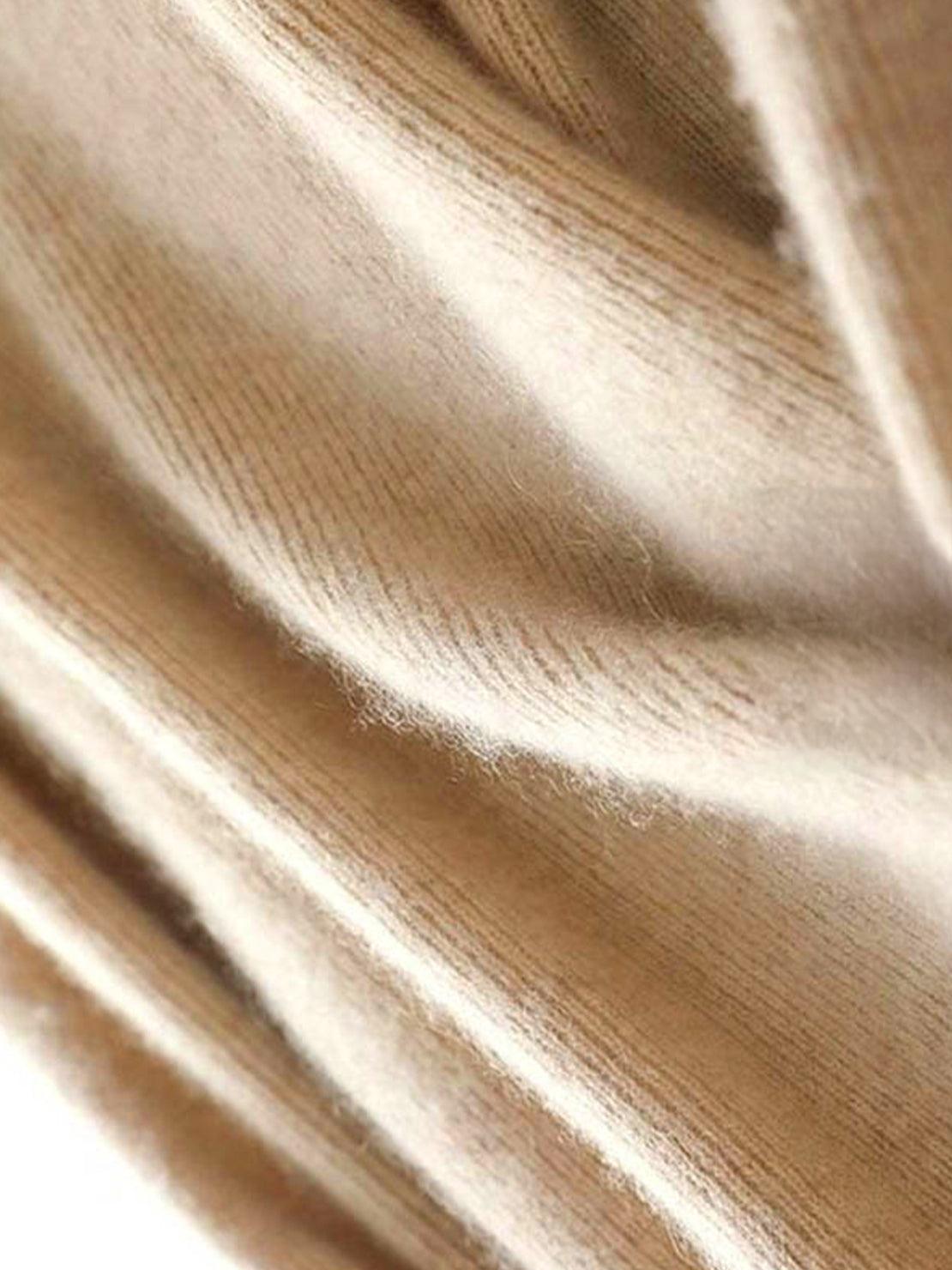 Lightweight 100% Italian cashmere sweater with mock neck and regular fit for elegant comfort