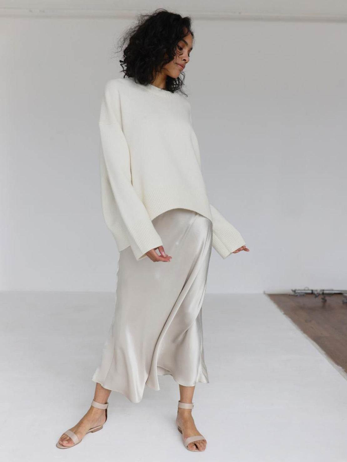 Oversized crew neck knit sweater with drop-shoulder sleeves and ribbed cuffs in neutral color
