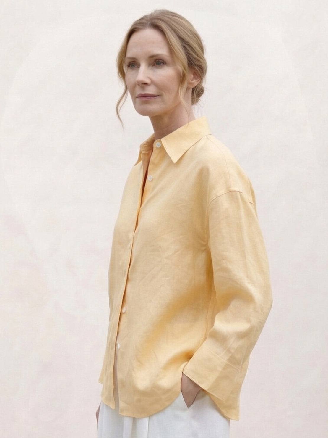 Loose 100% linen dropped-shoulder shirt with side slits and rollable cuffs