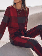 Woman wearing cotton-linen monochrome relaxed longline top and wide-leg pants set
