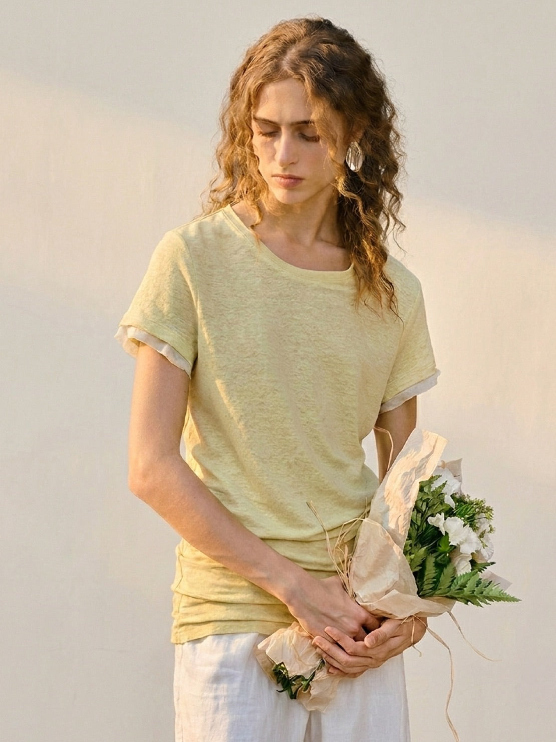 100% linen rolled cuff tee with relaxed scoop neckline and contrast inner lining