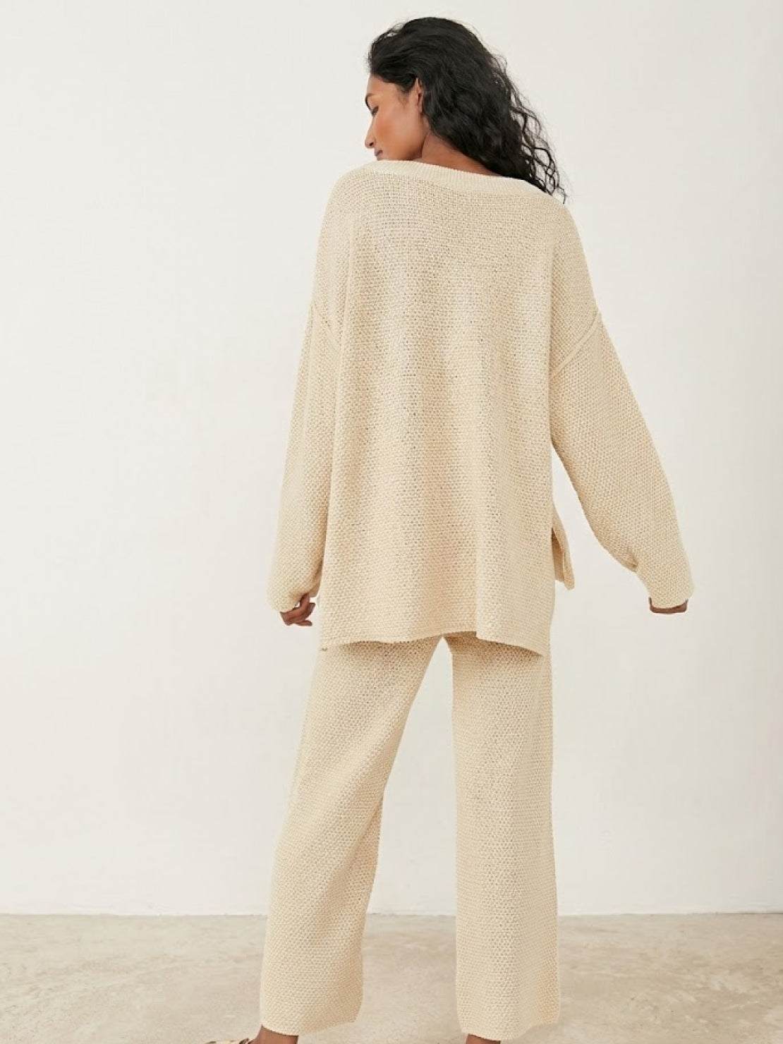 Two-piece oversized set made from intelligent fabric for multi-weather comfort and relaxed-contemporary style