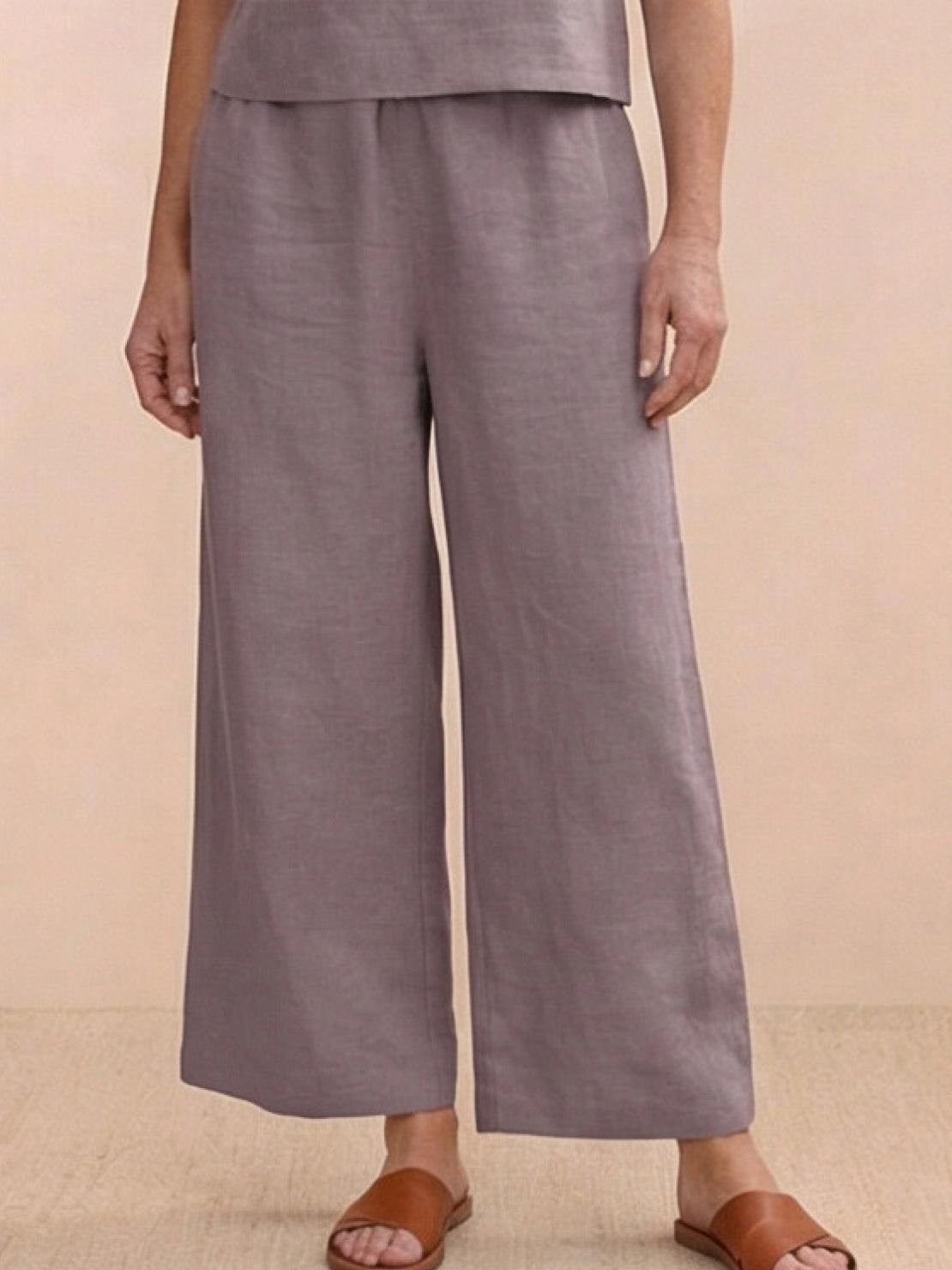 Loose fit co-ord set with soft-tailored top and wide-leg bottoms in breathable cotton blend fabrics